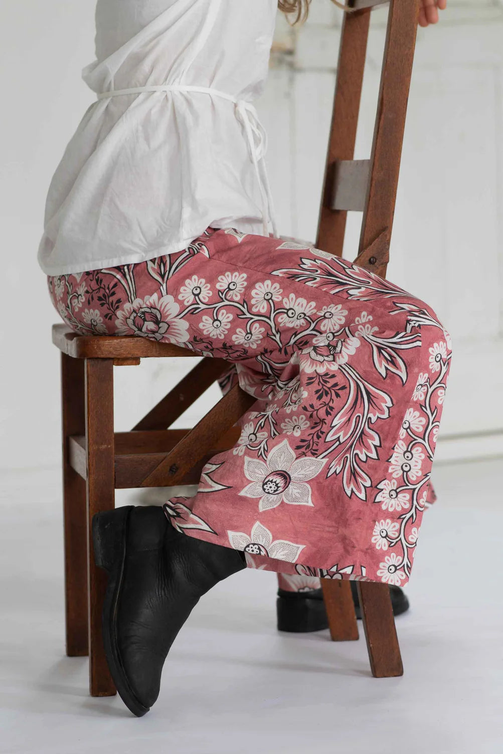 Lazybones Ollie pant French Floral 1750 *organic cotton