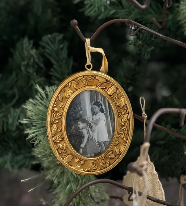 Holly Oval Gold Frame Hanging Decoration